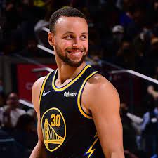Jugador central de los Golden State Warriors lesionado
